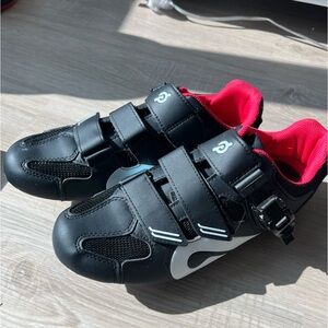Size 42 Peloton Shoes (Men’s size 9) excellent condition